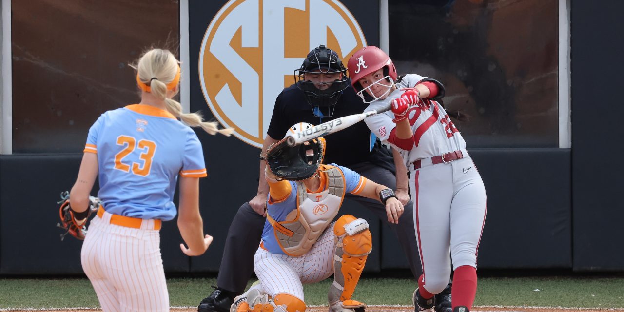 Softball defeats Tennessee 4-2 on Saturday, Evens series at one win a piece.