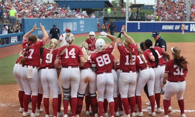Tennessee leaves Alabama hanging by a thread in WCWS