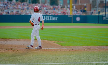 Alabama Sweeps No.5 Auburn Behind Dominant Pitching and Late Heroics